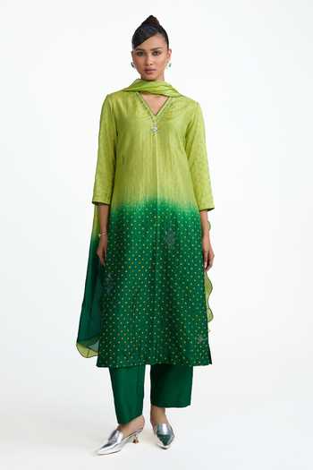Buy_Naina Jain_Green Silk, Organza V-neck Mirror Embroidered Bandhani Kurta Set _at_Aza_Fashions