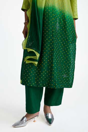 Naina Jain_Green Silk, Organza V-neck Mirror Embroidered Bandhani Kurta Set _Online_at_Aza_Fashions
