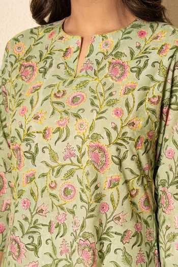 Shop_Kameez_Green Cotton, Kota Doria Split V-neck, Yes Garden Floral Block Print Kurta Set _Online_at_Aza_Fashions