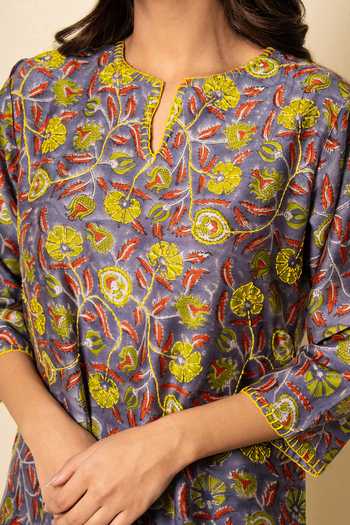 Shop_Kameez_Grey Chanderi, Cotton Split V-neck, Garden Floral Block Print Kurta And Pant Set _Online_at_Aza_Fashions