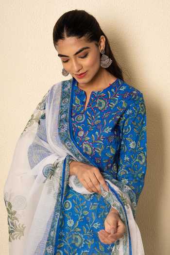 Buy_Kameez_Blue Cotton, Kota Doria Split V-neck, Yes Floral Block Print Kurta Set _Online_at_Aza_Fashions