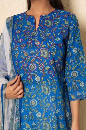 Shop_Kameez_Blue Cotton, Kota Doria Split V-neck, Yes Floral Block Print Kurta Set _Online_at_Aza_Fashions