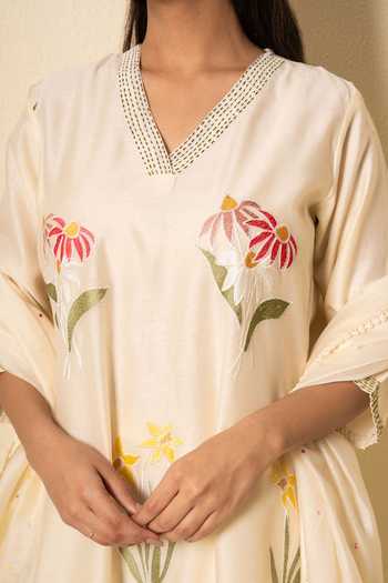 Kameez_Ivory Chanderi, Muslin (mulmul), Cotton Spring Floral Embroidered Kurta Set _at_Aza_Fashions