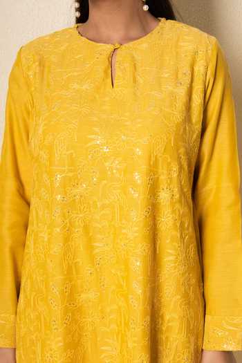 Kameez_Yellow Chanderi, Muslin (mulmul), Cotton Keyhole Floral Embroidered Kurta Set _Online_at_Aza_Fashions