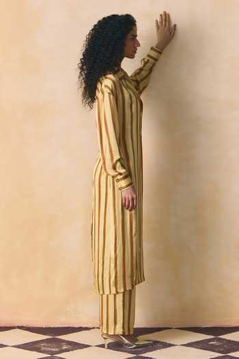Zwaan_Beige Linen, Satin Collared, Yes Aurelia Striped Kurta _Online_at_Aza_Fashions
