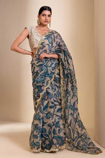 Shop_Aamra By Lavanya_Ivory Organza, Georgette V-neck Kalamkari Pattern Saree With Blouse _Online_at_Aza_Fashions