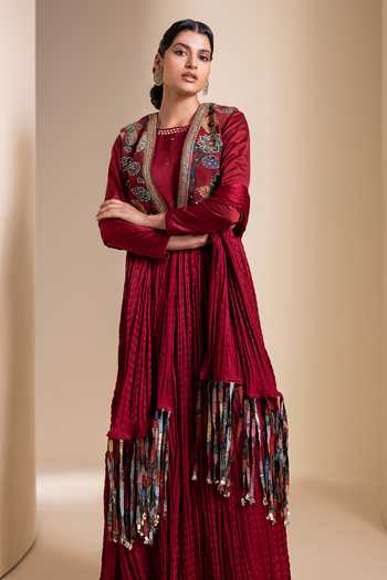 Aamra By Lavanya_Maroon Silk Hand Embroidered Dupatta _Online_at_Aza_Fashions