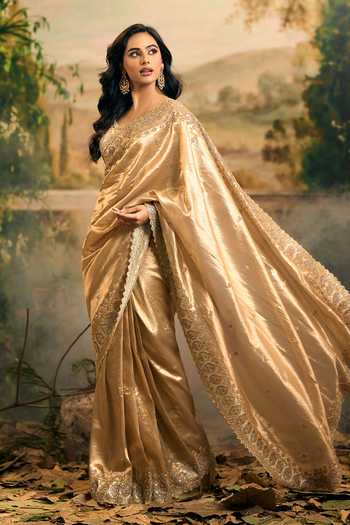 Samyukta Singhania_Gold Tissue Scoop Neck Banarsi Saree And Blouse Set _at_Aza_Fashions