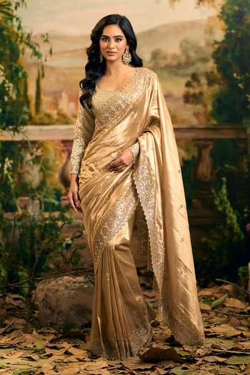 Buy_Samyukta Singhania_Gold Tissue Scoop Neck Banarsi Saree And Blouse Set _Online