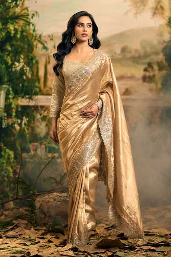 Buy_Samyukta Singhania_Gold Tissue Scoop Neck Banarsi Saree And Blouse Set _at_Aza_Fashions