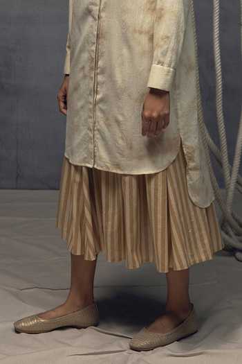 Kritika Murarka_Ivory Linear Stripe Pattern Skirt _Online_at_Aza_Fashions