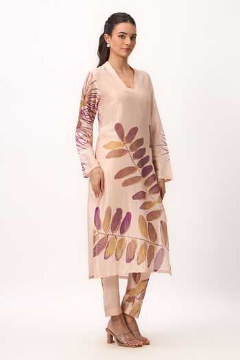Buy_Ruchi Marodia_Peach Chanderi V-neck Printed Kurta Set _Online_at_Aza_Fashions