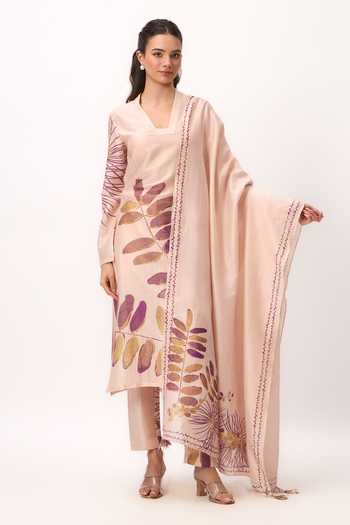 Buy_Ruchi Marodia_Peach Chanderi V-neck Printed Kurta Set _at_Aza_Fashions