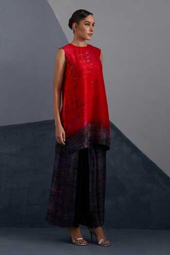 Buy_Clos_Red Silk, Dupion Round Neck, Yes Vineyard Printed Kurta And Pant Set _Online_at_Aza_Fashions