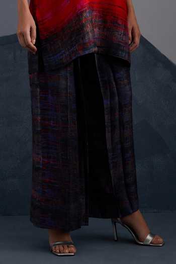Clos_Red Silk, Dupion Round Neck, Yes Vineyard Printed Kurta And Pant Set _at_Aza_Fashions