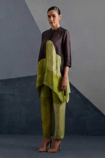 Clos_Green Silk, Dupion Mandarin Collar Omen Print Kurta And Pant Set _Online_at_Aza_Fashions