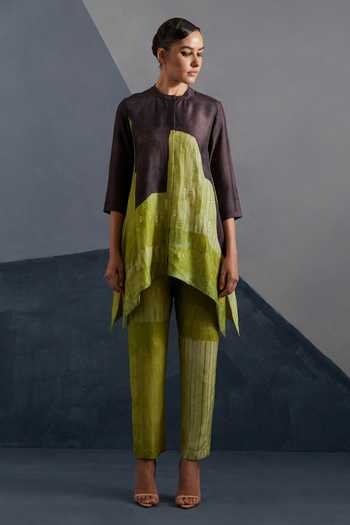 Buy_Clos_Green Silk, Dupion Mandarin Collar Omen Print Kurta And Pant Set _at_Aza_Fashions