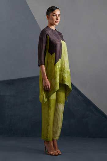 Buy_Clos_Green Silk, Dupion Mandarin Collar Omen Print Kurta And Pant Set _Online_at_Aza_Fashions