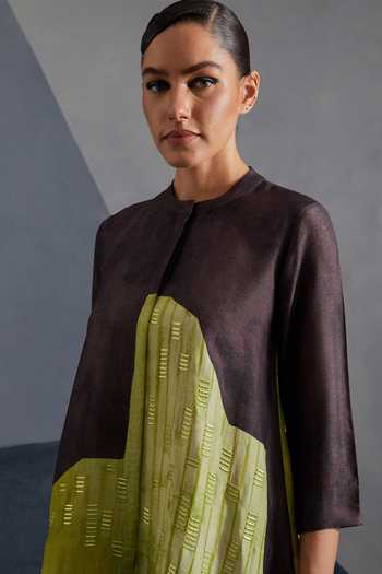 Clos_Green Silk, Dupion Mandarin Collar Omen Print Kurta And Pant Set _at_Aza_Fashions