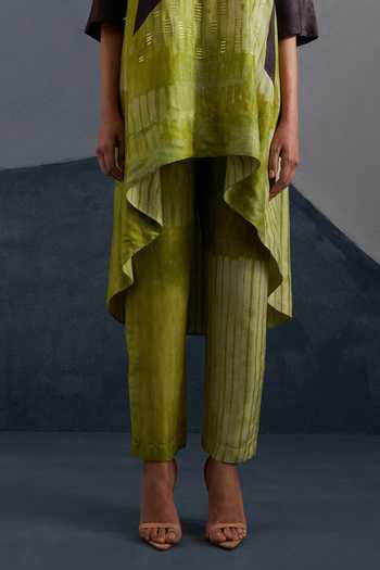Clos_Green Dupion, Silk Collared, Yes Omen Print Kurta And Pant Set _at_Aza_Fashions