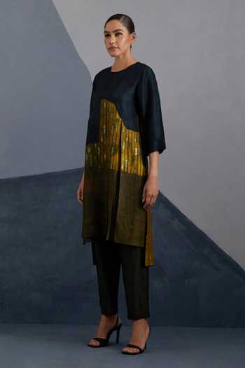 Clos_Blue Silk, Dupion Round Neck Omen Print Kurta And Pant Set _Online_at_Aza_Fashions