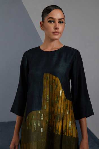 Clos_Blue Silk, Dupion Round Neck Omen Print Kurta And Pant Set _at_Aza_Fashions