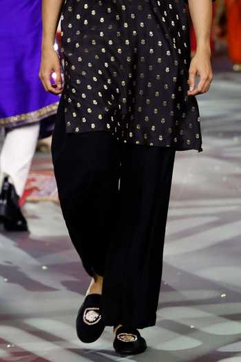 Itrh_Black Silk, Brocade, Crepe Zarvansh Noir Kurta Set _Online_at_Aza_Fashions
