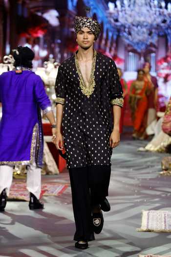 Shop_Itrh_Black Silk, Brocade, Crepe Zarvansh Noir Kurta Set _at_Aza_Fashions