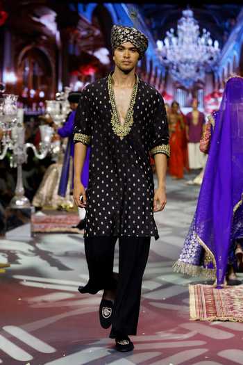 Buy_Itrh_Black Silk, Brocade, Crepe Zarvansh Noir Kurta Set 