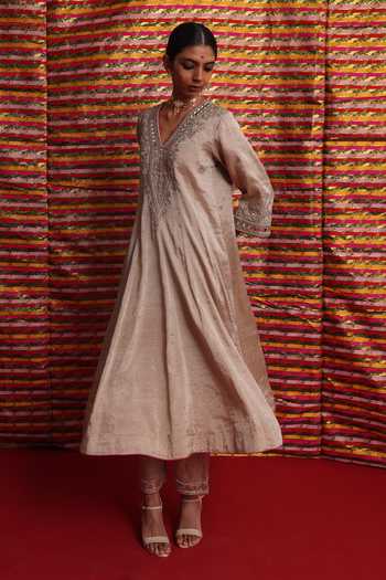Buy_Label Earthen_Brown Organza, Tissue V-neck, Yes Chandi Zardozi Kali Kurta Set _at_Aza_Fashions
