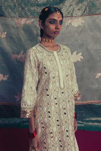 Shop_Label Earthen_Ivory Silk, Organza Round Neck Sheeshmahal Mirror Work Kurta Set _Online_at_Aza_Fashions