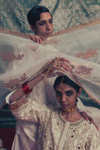 Buy_Label Earthen_Ivory Silk, Organza Round Neck Sheeshmahal Mirror Work Kurta Set 
