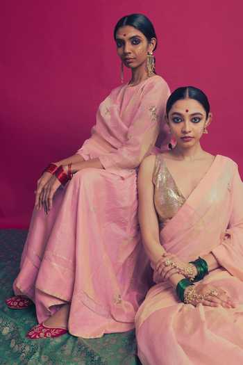 Buy_Label Earthen_Pink Tissue V-neck Suhani Saanjh Saree And Blouse Set 