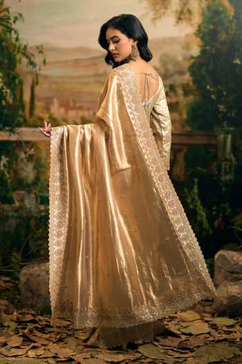 Samyukta Singhania_Gold Tissue Scoop Neck Banarsi Saree And Blouse Set _Online_at_Aza_Fashions