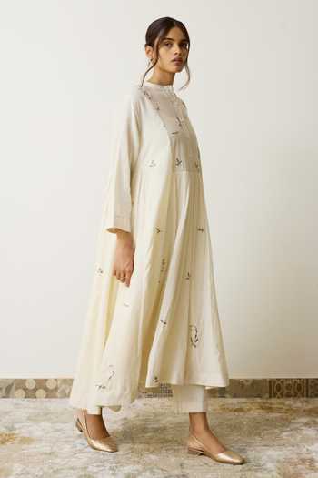 Rhua_Ivory Handloom Cotton Mandarin Collar Neya Kurta And Pant Set _at_Aza_Fashions