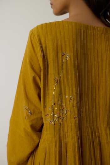 Shop_Rhua_Yellow Handloom Cotton Boat Neck, Yes Yukta Dabka Embroidered Kurta Set _at_Aza_Fashions