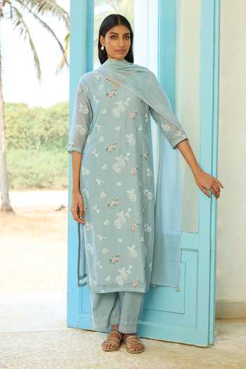 Buy_Vaayu_Sky Blue Muslin, Cotton V-neck Thread Embroidered Kurta Set _at_Aza_Fashions
