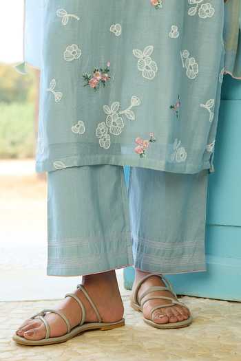 Buy_Vaayu_Sky Blue Muslin, Cotton V-neck Thread Embroidered Kurta Set _Online_at_Aza_Fashions