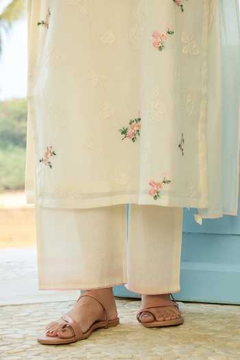 Buy_Vaayu_Ivory Cotton, Muslin V-neck Thread Embroidered Kurta Set _Online_at_Aza_Fashions