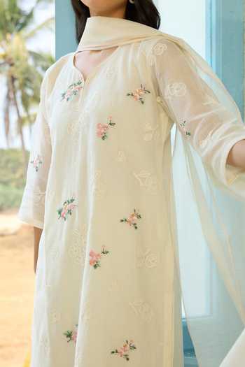 Shop_Vaayu_Ivory Cotton, Muslin V-neck Thread Embroidered Kurta Set _Online_at_Aza_Fashions