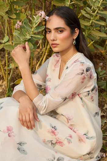 Buy_Vaayu_Ivory Cotton, Muslin V-neck, Yes Floral Print Kurta And Pant Set _Online_at_Aza_Fashions