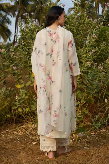 Shop_Vaayu_Ivory Cotton, Muslin V-neck, Yes Floral Print Kurta Set _at_Aza_Fashions