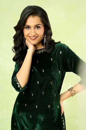 Samyukta Singhania_Green Velvet Sequins, Embroidery Round Neck Hand Kurta And Pant Set _Online