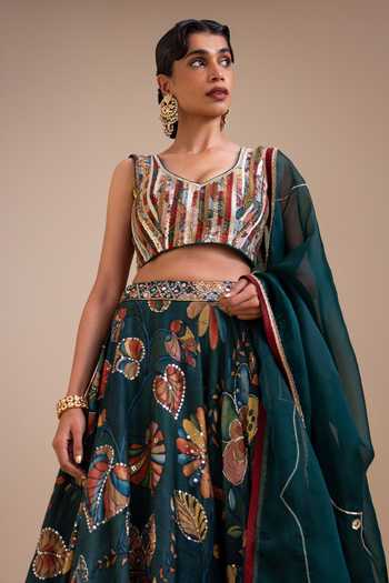 Aamra By Lavanya_Green Silk, Organza V-neck Kalamkari Print Lehenga Set _Online_at_Aza_Fashions