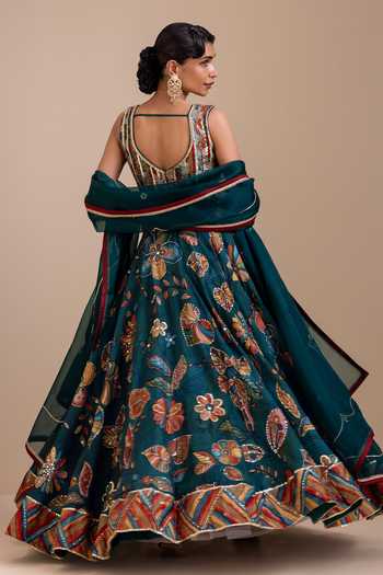 Aamra By Lavanya_Green Silk, Organza V-neck Kalamkari Print Lehenga Set _Online
