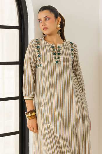 Buy_Dohr India_Ivory Cotton, Bemberg, Jacquard Round Neck Aaliyah Stripe Print Kurta Set _Online_at_Aza_Fashions