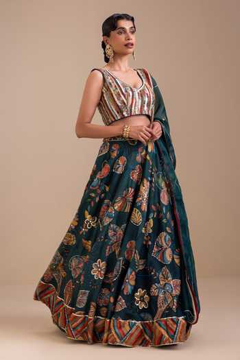 Buy_Aamra By Lavanya_Green Silk, Organza V-neck Kalamkari Print Lehenga Set _Online