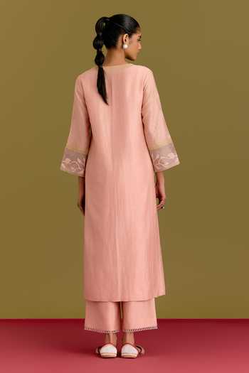 Devnaagri_Pink , Chanderi, , Kurta Set With Floral Pattern Dupatta _at_Aza_Fashions