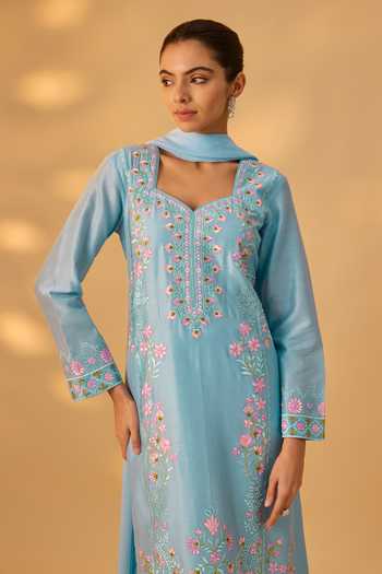 The Aarya_Blue Silk, Chanderi Square Neck, Yes Floral Bloom Pattern Kurta Set _Online_at_Aza_Fashions