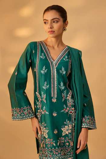 Buy_The Aarya_Green Silk, Chanderi V-neck Embroidered Handwoven Kurta Set _Online_at_Aza_Fashions